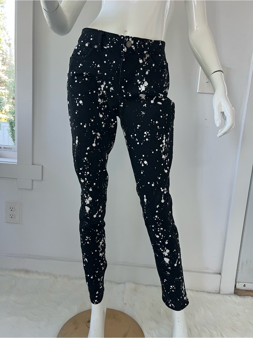 Vince Camuto Black Splatter Print  women’s Trouser size 8